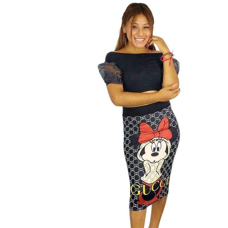 Conjunto falda 3/4 y blusa, falda 3/4 tipo tubo , blusa con  hombros descubiertos, mangas tipo princesa