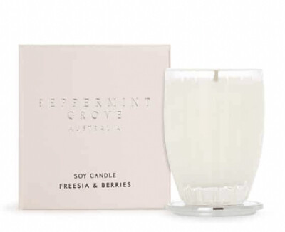 Peppermint Grove Candle 370g – Freesia & Berries