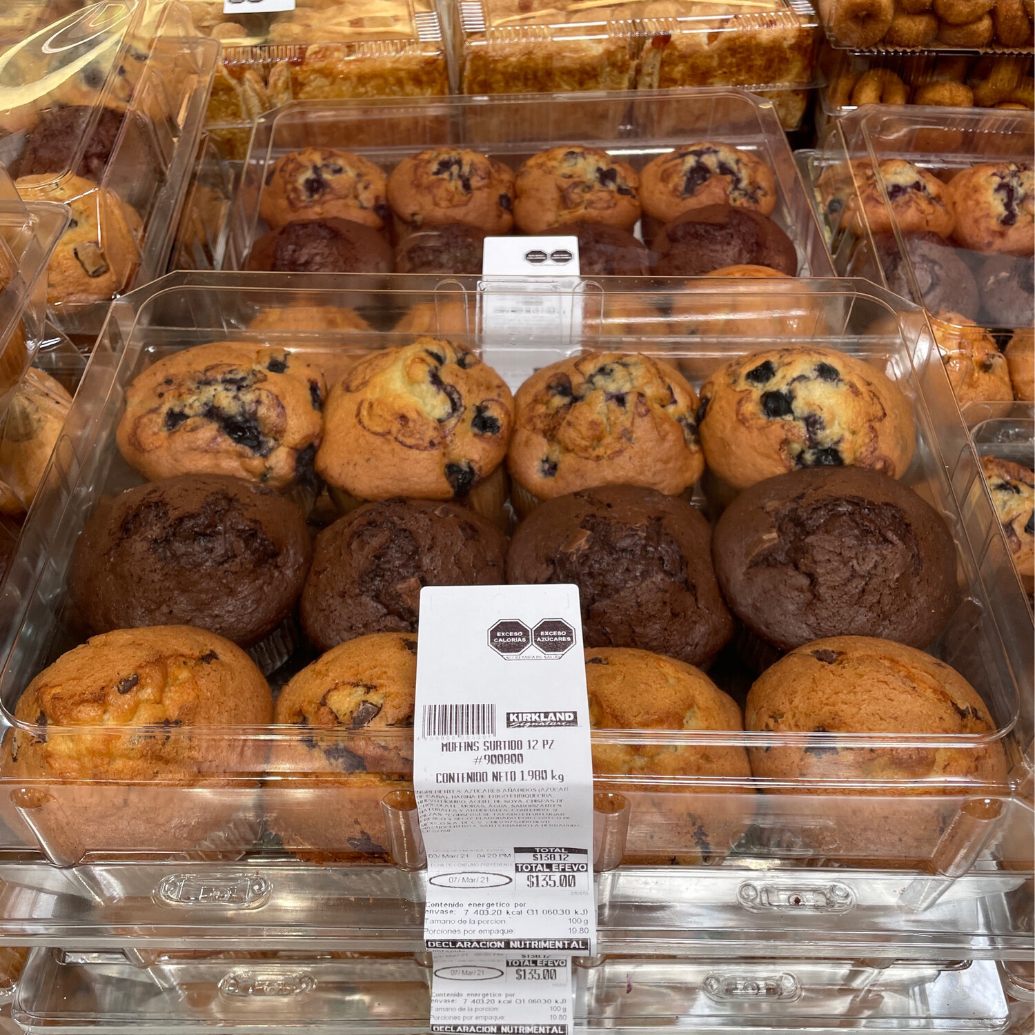 Kirkland Muffins Assorted (Vanilla, Chocolate and blueberries) 12pz