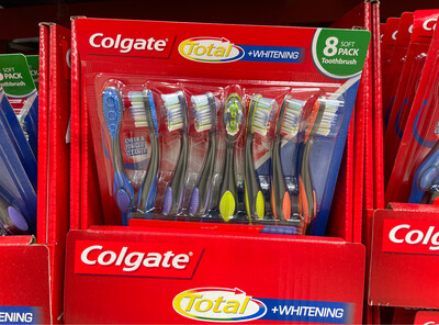 Colgate Toothbrushes (8 pieces)   *