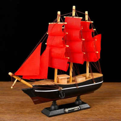 Корабль сувенирный малый «Восток», борта чёрные с белой полосой, паруса алые