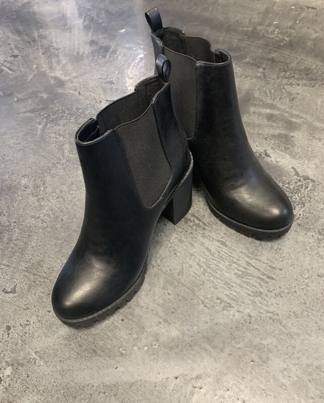 Soda black ankle boots
