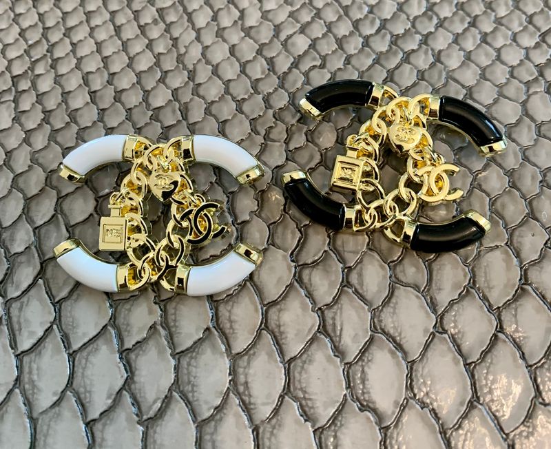 Brooches 9