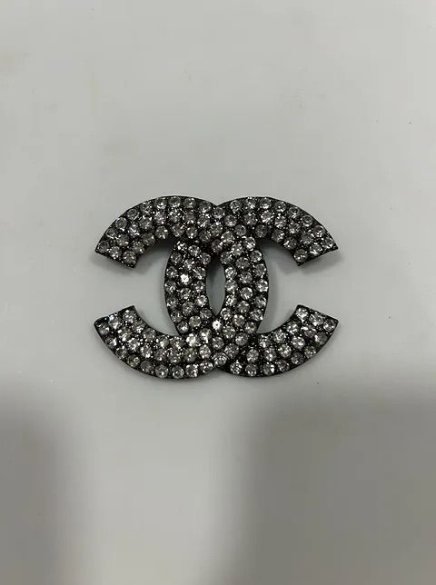 Fashion brooch