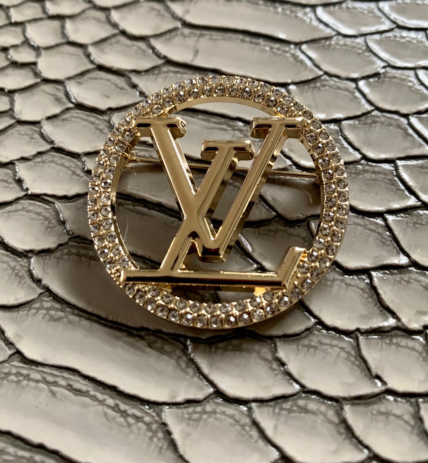 Lv bling round brooch