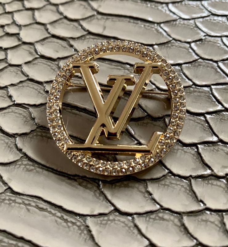 Lv bling round brooch