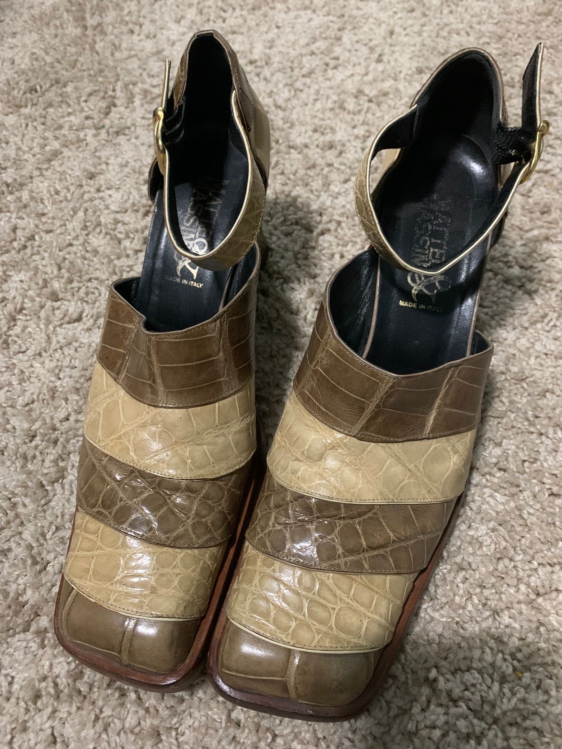 Matte &amp; Massimo alligator sandals