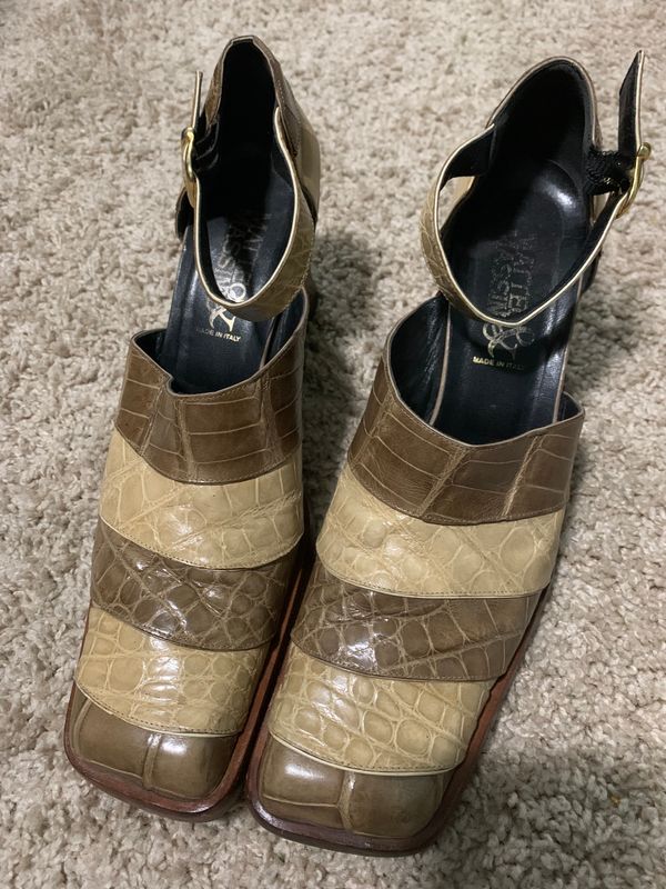 Matte &amp; Massimo alligator sandals