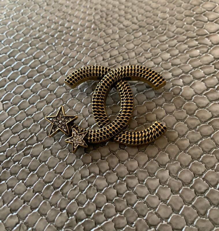 Cstar brooch