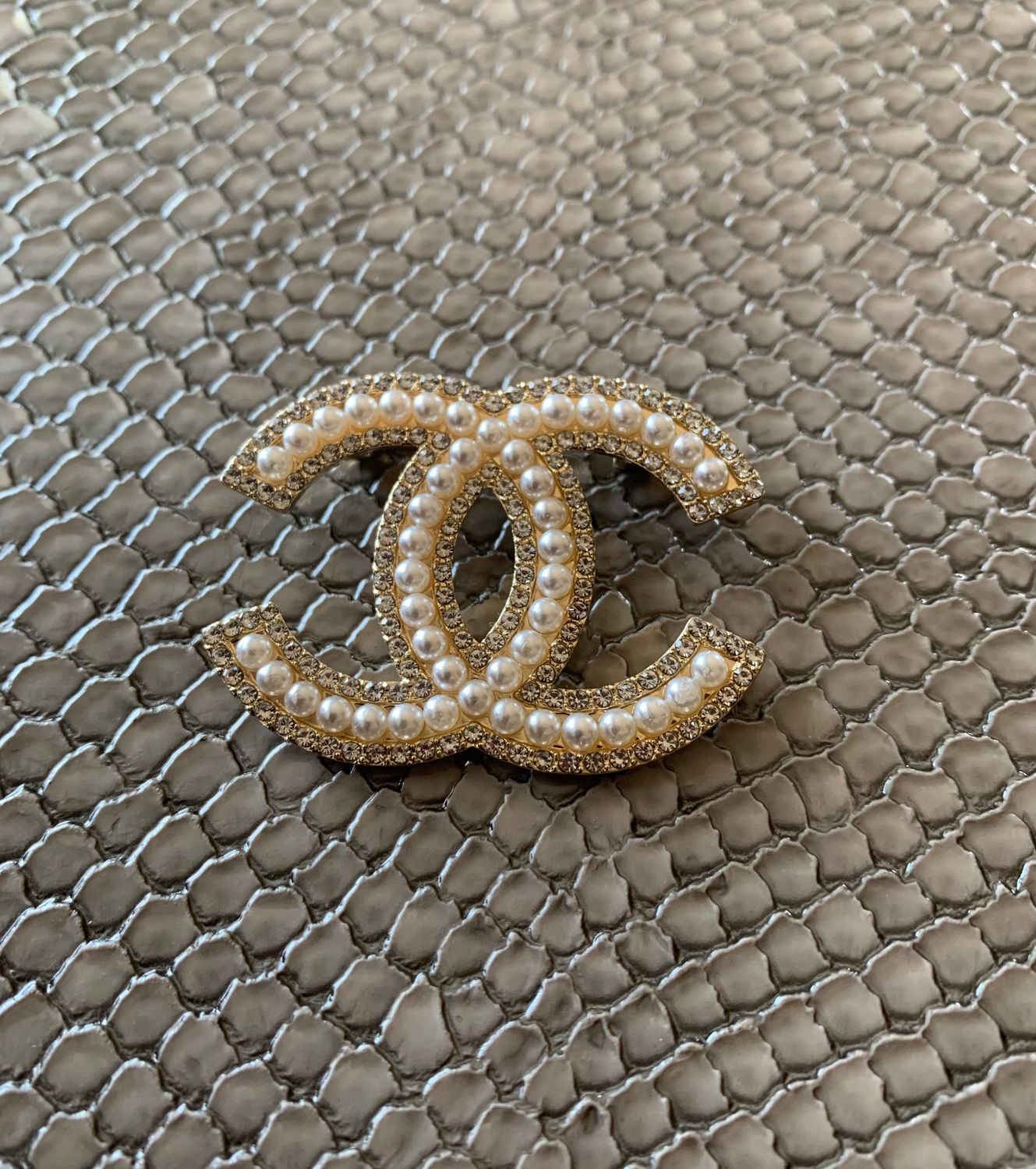 Pearl brooch
