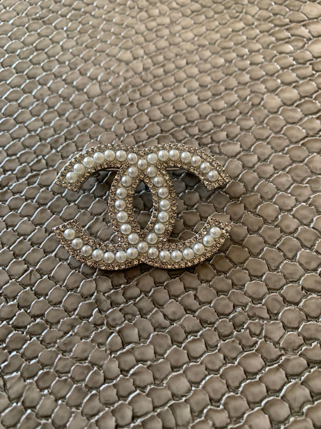 Pearl brooch