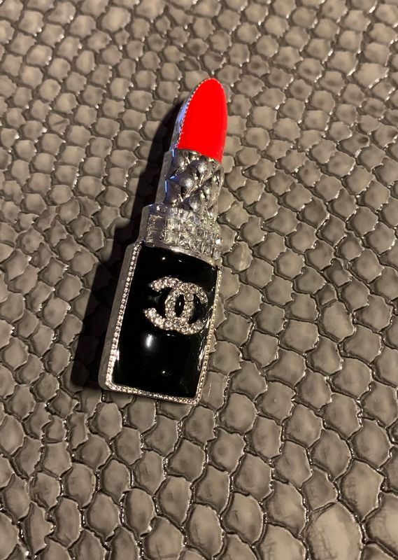 Red/silver lipstick