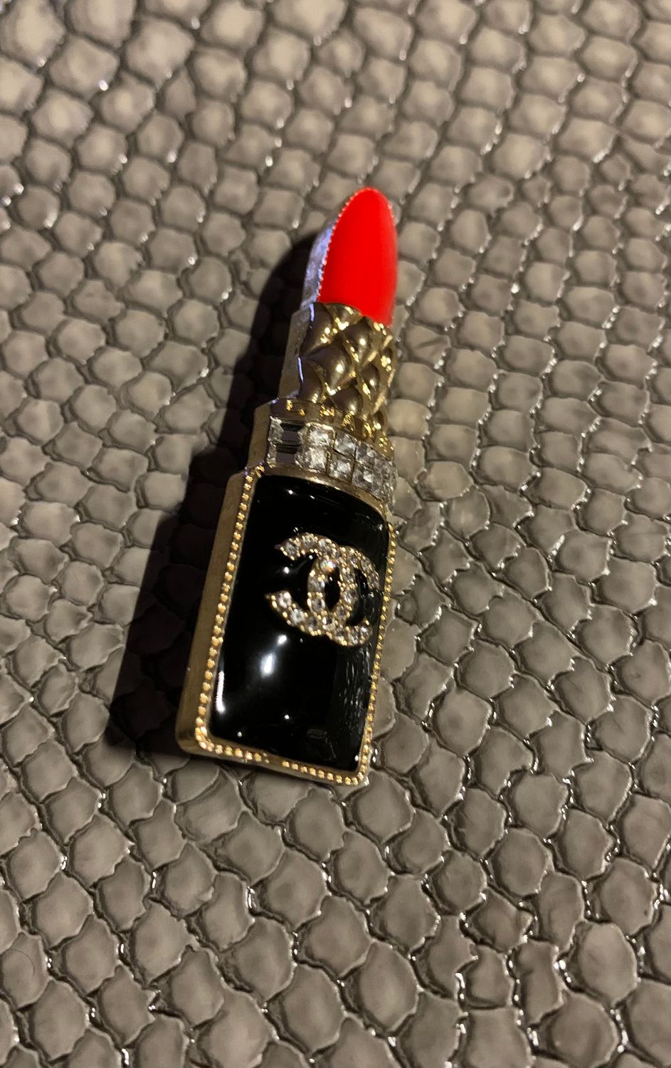 Red / gold lipstick