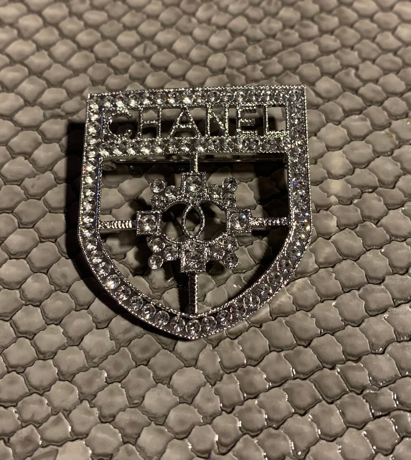 Badge brooch
