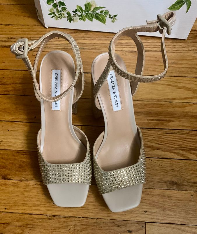 Chelsea &amp; Violet Sandals Size 8 1/2 m