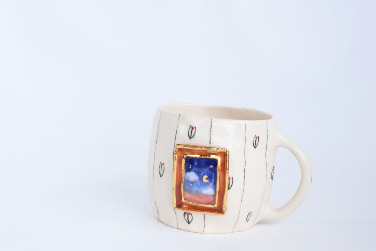 Gallery Mug - two frames, tulip wallpaper