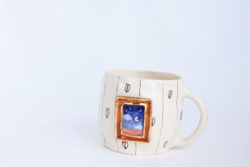 Gallery Mug - two frames, tulip wallpaper