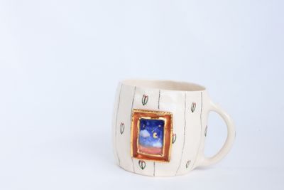 Gallery Mug - two frames, tulip wallpaper
