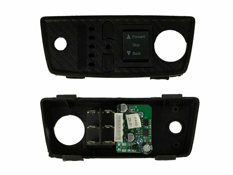 Musikpanel für das Auto mit einer Batterie mit einem Schalter Musikpanel für das Auto mit einer Batterie mit einem Schalter