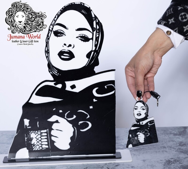 المدالية الأكريلك أو علاقة السيارة