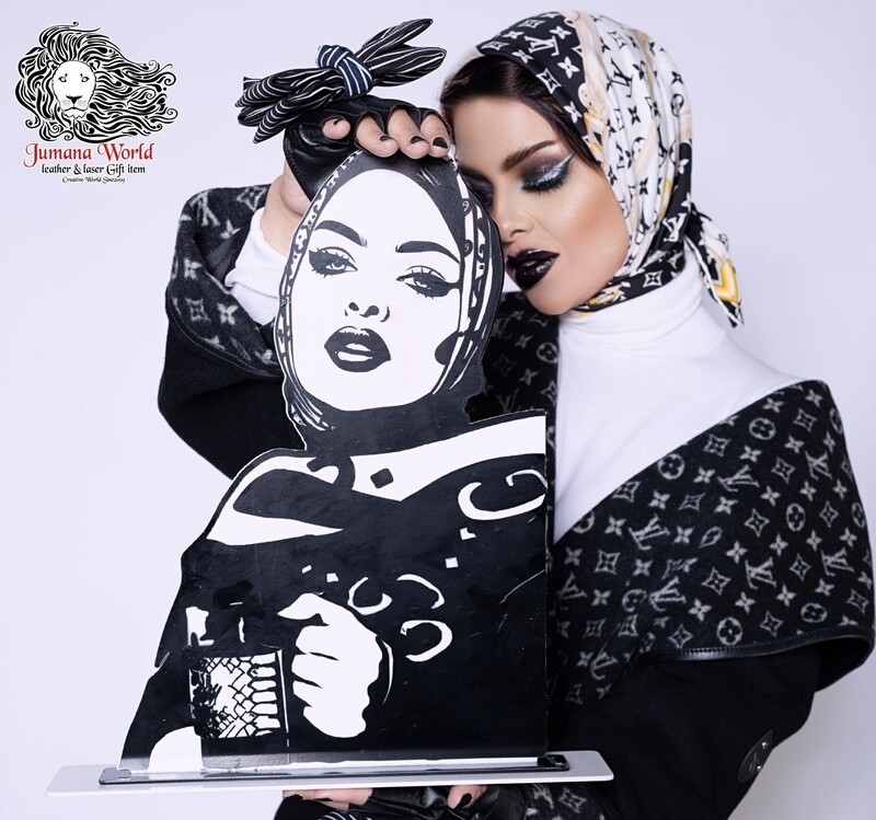 الدرع الأكريلك بالرسمه المقصوص بالستيكرز