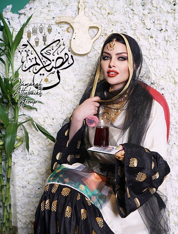 الاستكانات الزجاجية مع القاعدة الزجاجية المطبوعة