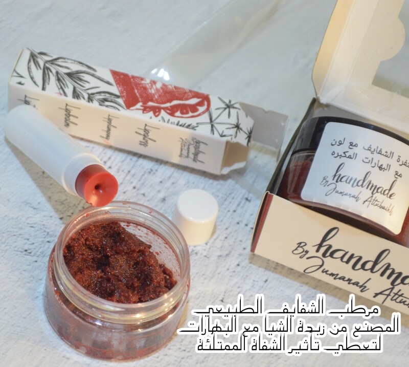 مرطب الشفايف مع التكبير plumping