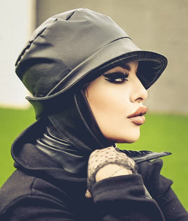 كبوس الجلد مع ربطة العنق