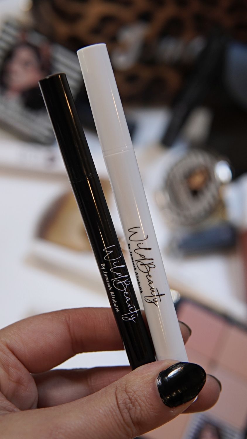 glue eyeliner الكحل الصمغ