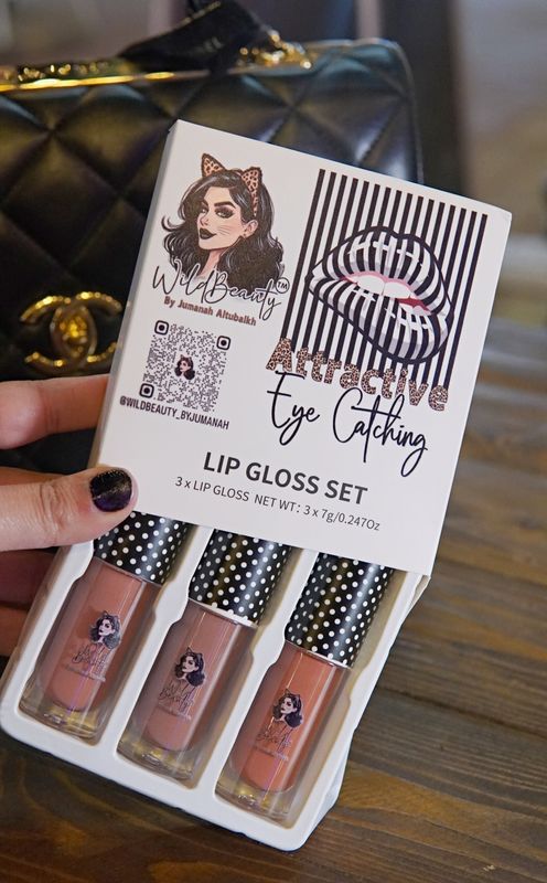 Attractive lip gloss set