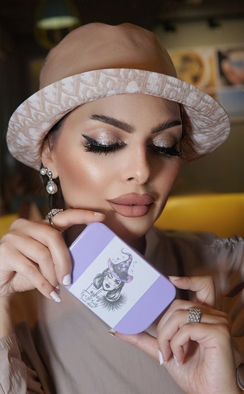 حافظة رموش خالية + رمش واحد هدية