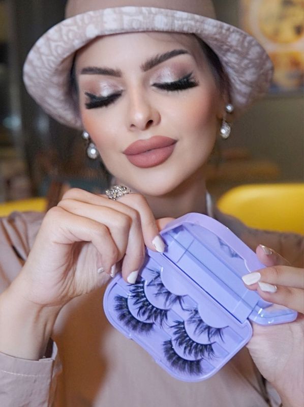 حافظة رموش بلاستك تحتوي على 3 رموش طبيعية