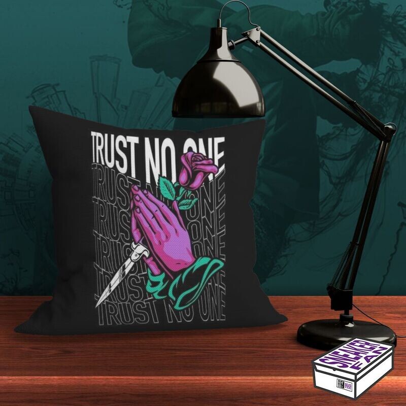 Trust no one - Cuscino