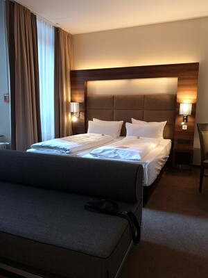 Wohnbereiche, Hotelzimmer, Büro, Möbel, Oberflächen
