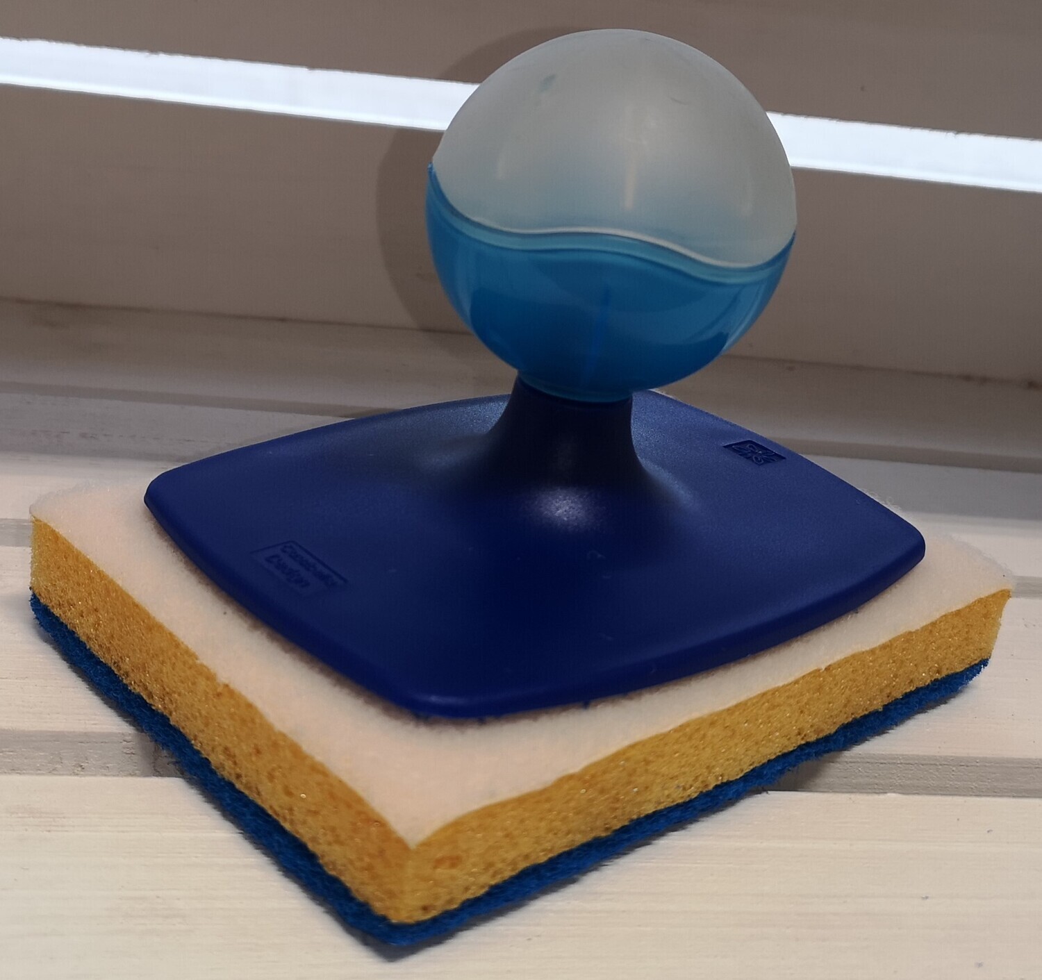 Knopf-Scheuerpad