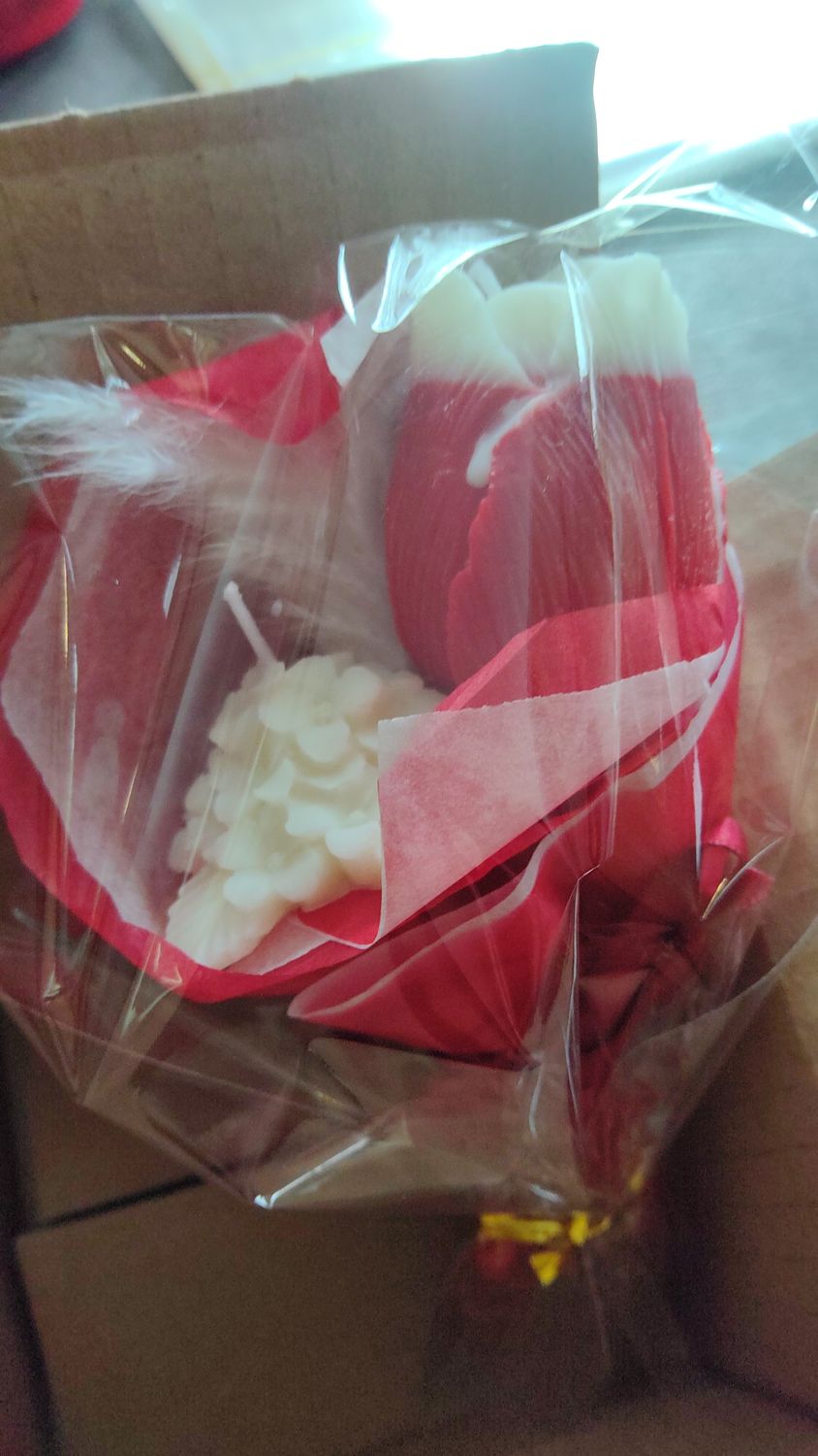 Blumenkerze aus Sojawachs weiß/rot mit Duft Lavendel handmade