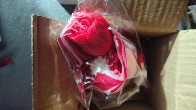 Blumenkerze aus Sojawachs rot/weiß mit Duft Lavendel handmade