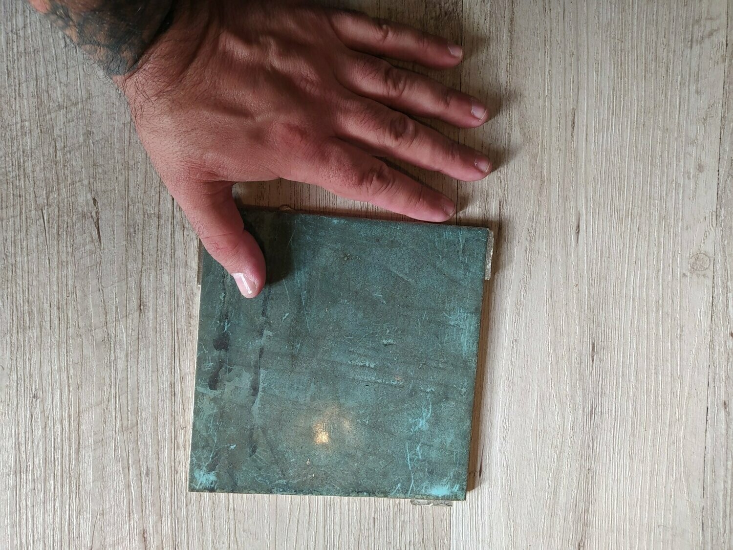 Armin Meiwes bathroom tile