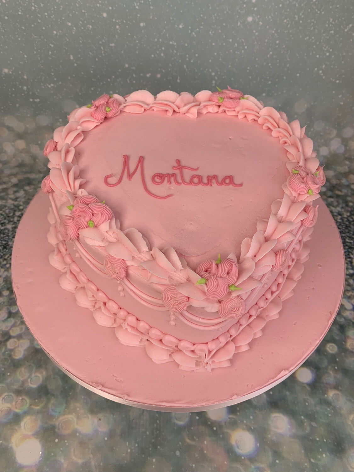 Heart With Lambeth Piping &amp; Piped Rose Detail