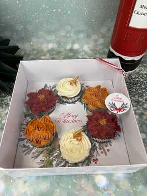 6 X Cupcake Christmas Wreath