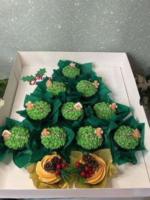 Christmas Cupcake Tree (12 Cupcakes)