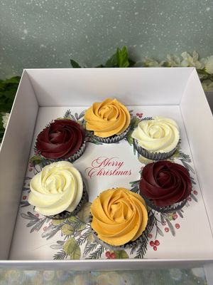 6 X Cupcake Christmas Wreath