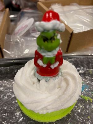 THE GRINCH BATH BOMB
