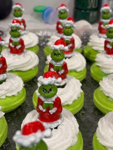 THE GRINCH BATH BOMB