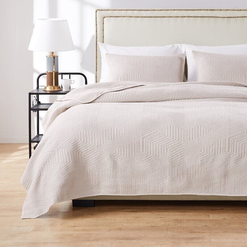 Queen Reversible Quilt Set in Linen