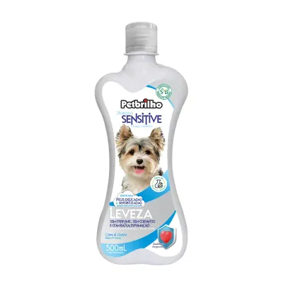 Shampoo PetBrilho Sensitive para cães e gatos, desenvolvido para peles delicadas e sensibilizadas, sem corantes, perfumes, pe