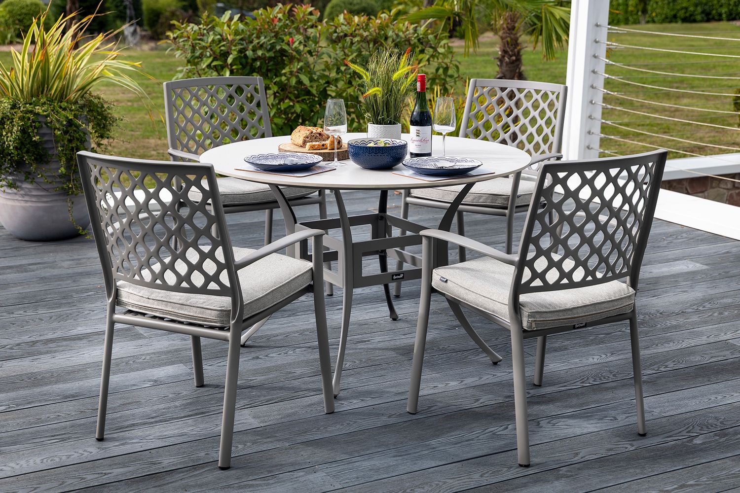 Avebury 4 Seat Round Dining Set