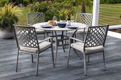 Avebury 4 Seat Round Dining Set