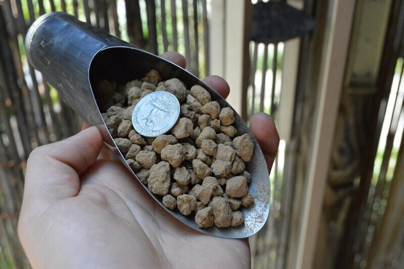 Akadama (1 gal.) Premium hard, medium particle