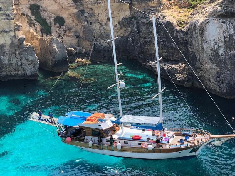 Gozo, Tour Bus &amp; Blue Lagoon